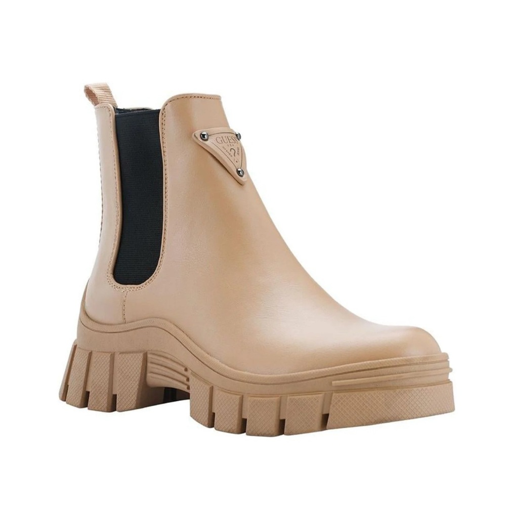 Guess Hestia Lug Sole Tan Chelsea Boots Size 9.5